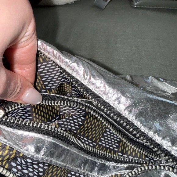 BAGGU Deadstock Silver Metallic Cargo Shoulder Bag - Picture 6 of 10